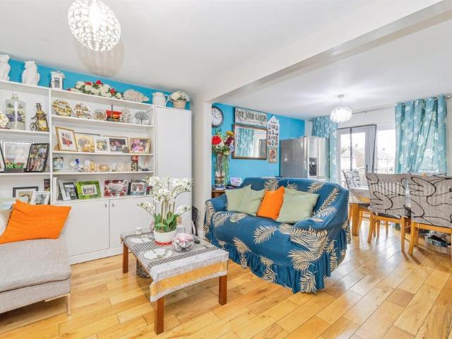 House for sale in Maple Cross, Three Rivers