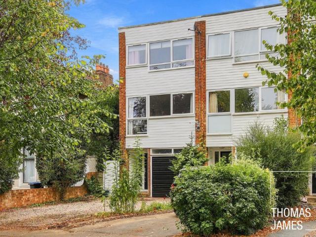 House for sale in Bush Hill Park, Greater London