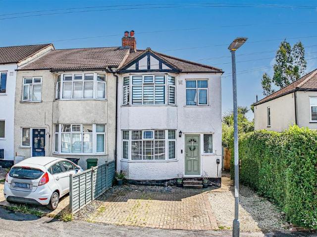 House for sale in Bennetts End, Pouchen End