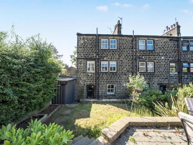 House for sale in Farsley, West Yorkshire