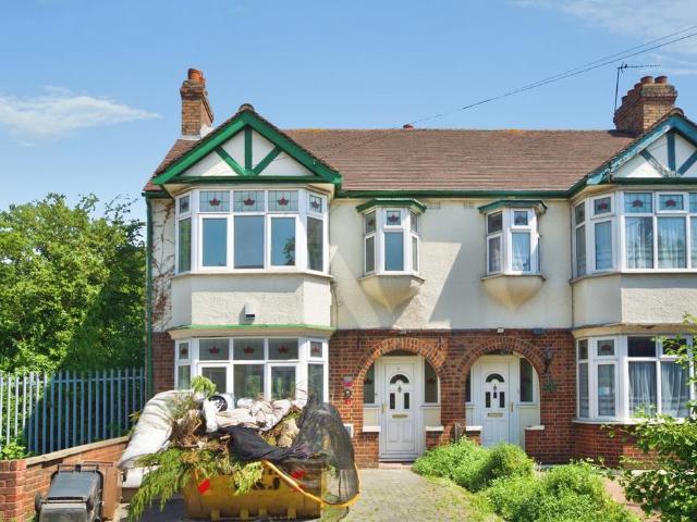 House for sale in Hale End, Greater London