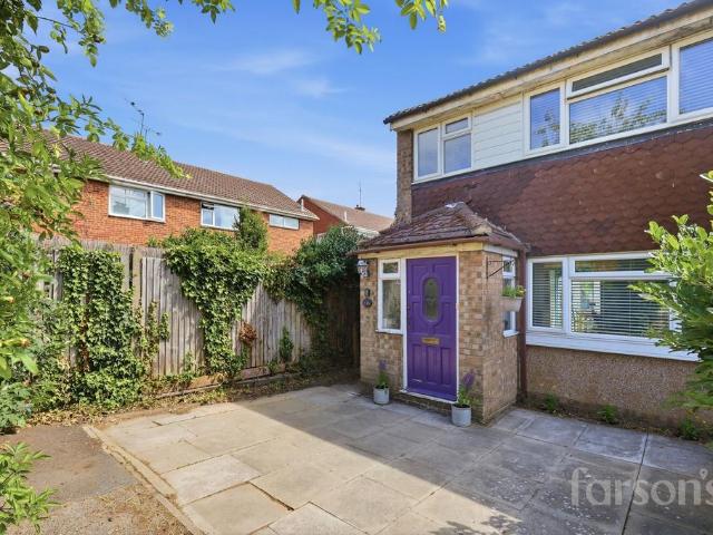 House for sale in Pilgrims' Hatch, Navestock Side