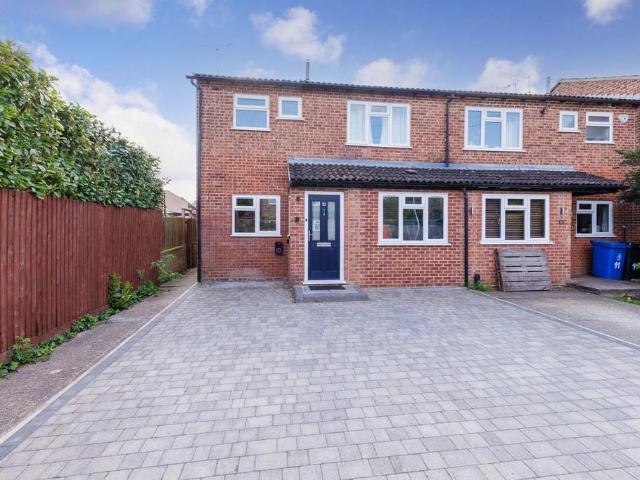 House for sale in Holyport, Bray