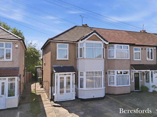 House for sale in Ardleigh Green, Greater London