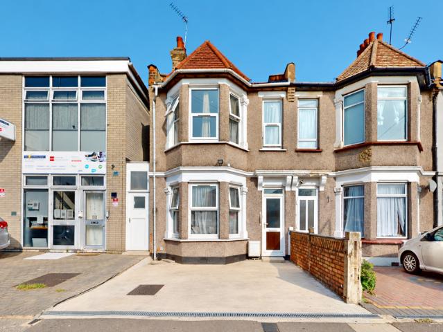 House for sale in London Borough of Redbridge, Greater London