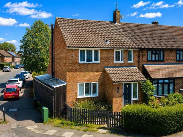 House for sale in Bennetts End, Pouchen End