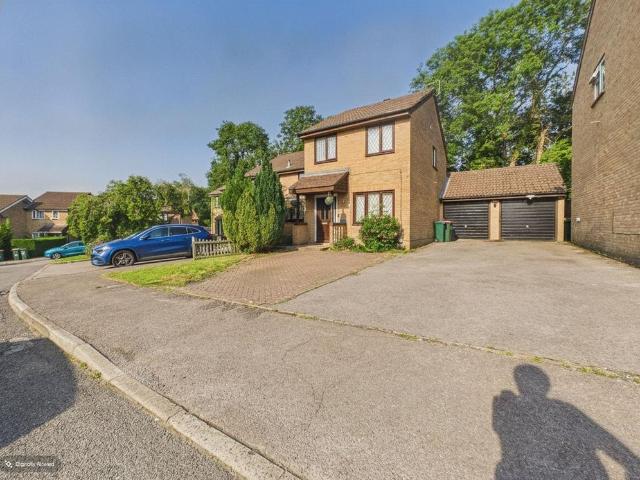 House for sale in Broadfield, Glynde
