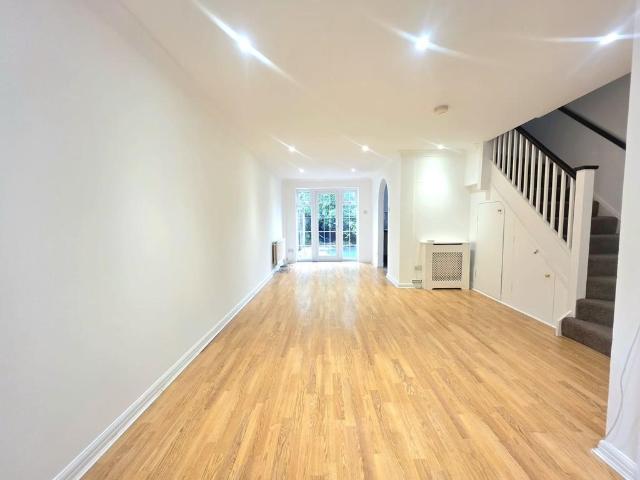House for sale in Harrow Weald, Greater London