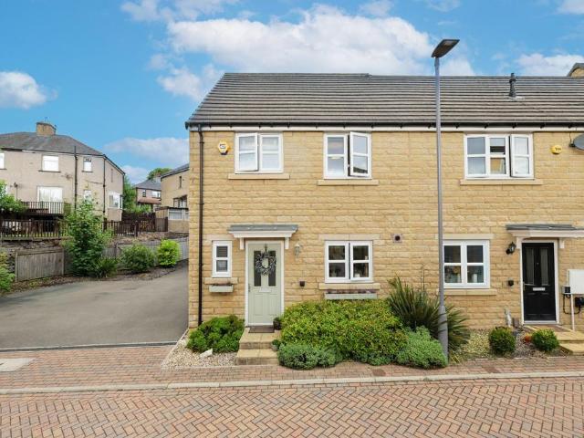 House for sale in Greengates, West Yorkshire