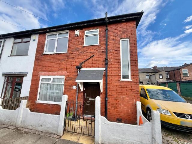 House for sale in Crown Point, Tameside