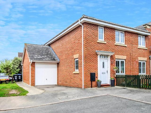 House for sale in Overslade, New Bilton