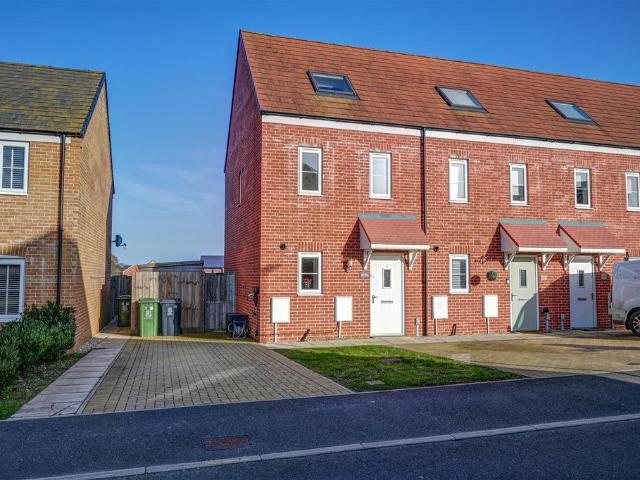 House for sale in Bradwell, Great Yarmouth