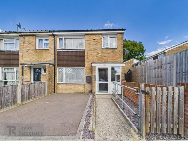 House for sale in Broadfield, Glynde