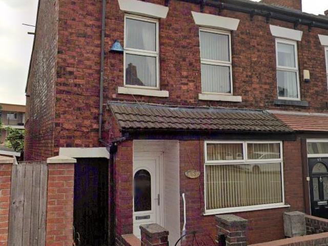 House for sale in Guide Bridge, Greenheys