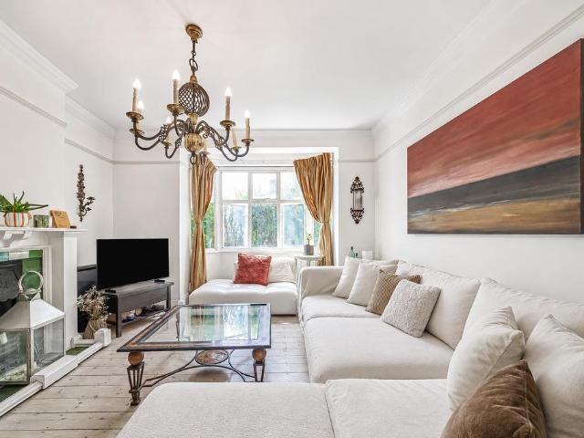 House for sale in Summerstown, Greater London