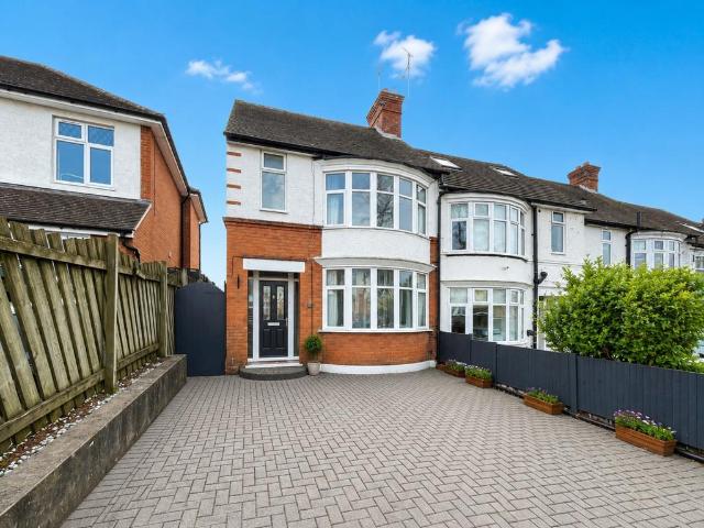 House for sale in Spring Park, Luton