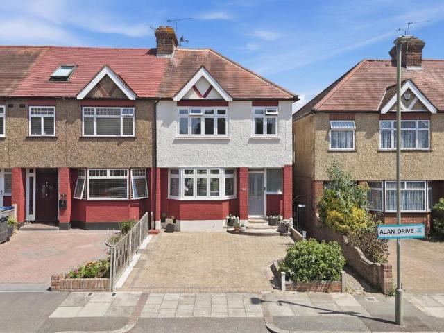 House for sale in Totteridge, Greater London
