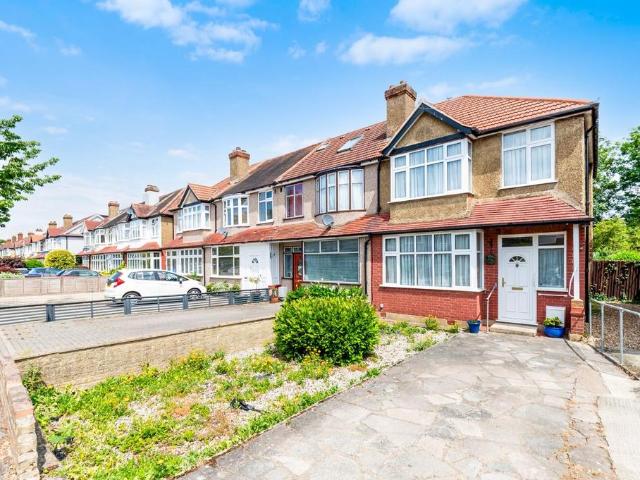 House for sale in Worcester Park, Greater London