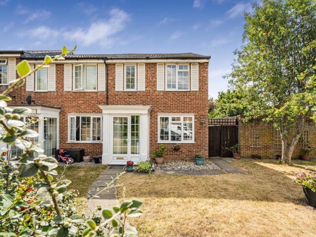 House for sale in Pachesham Park, Surrey