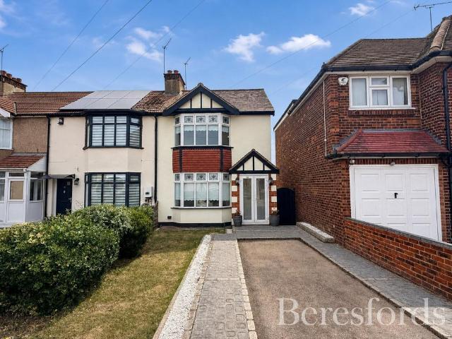 House for sale in Emerson Park, Greater London