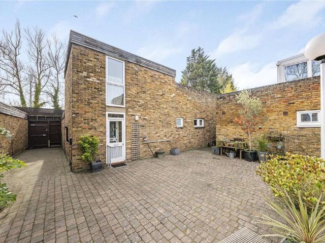 House for sale in New Malden, Greater London