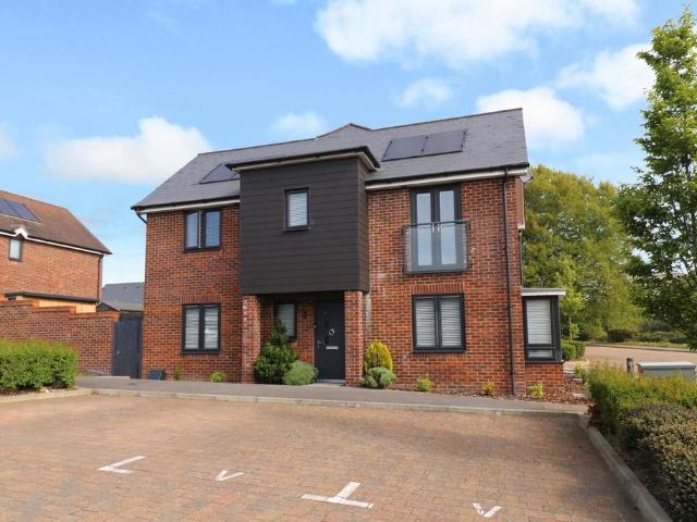 House for sale in Hedge End, Helford