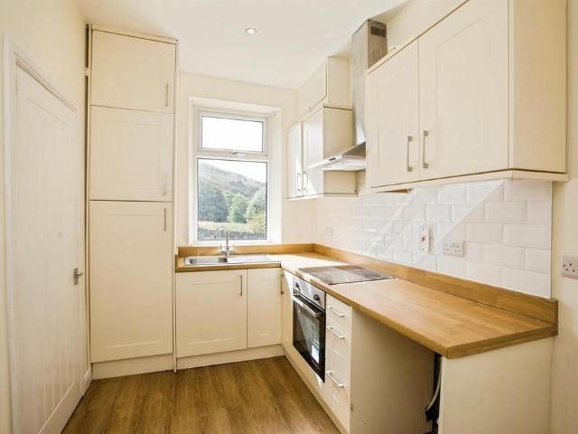 House for sale in Catherine Slack, Bradford