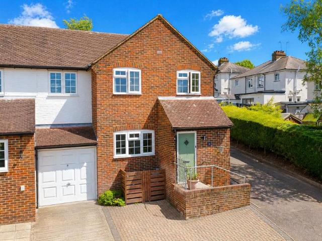 House for sale in Highfield, Pouchen End