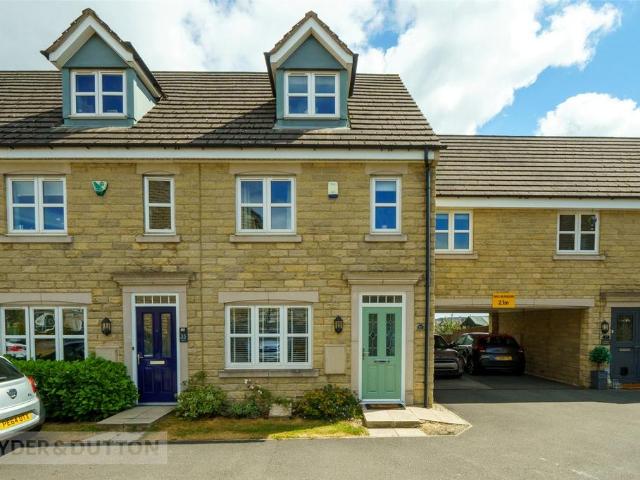 House for sale in Lindley, West Yorkshire