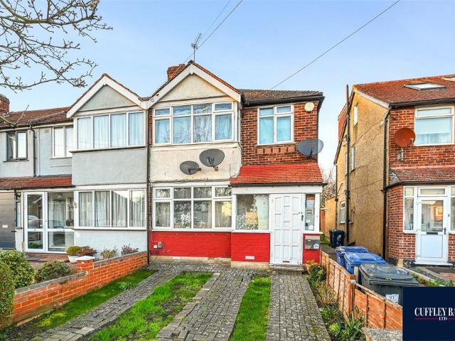 House for sale in London Borough of Ealing, Perivale