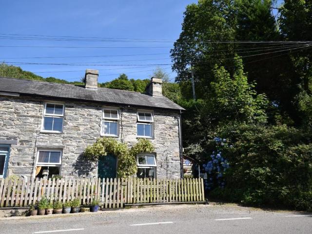 House for sale in Garreg, Wales