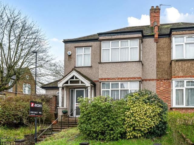 House for sale in London Borough of Lewisham, Bell Green