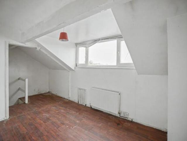 Cottage for sale in East End Park, West Yorkshire