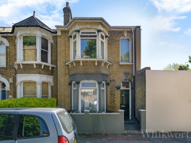 Terraced House for sale in New Cross
