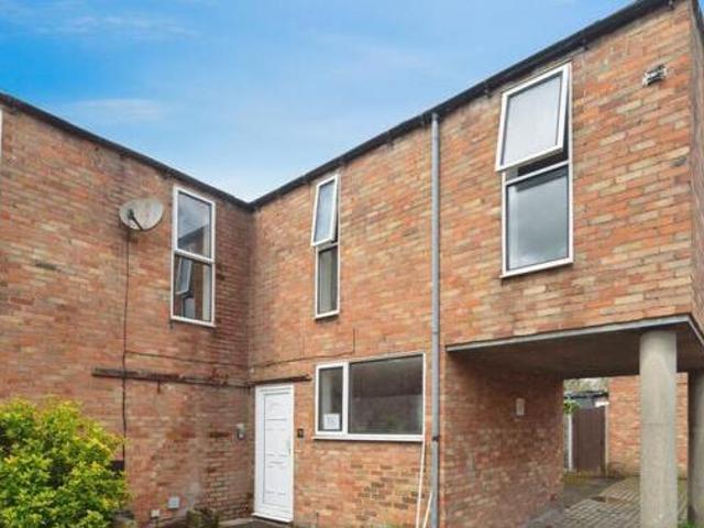 House for sale in Laindon, Essex