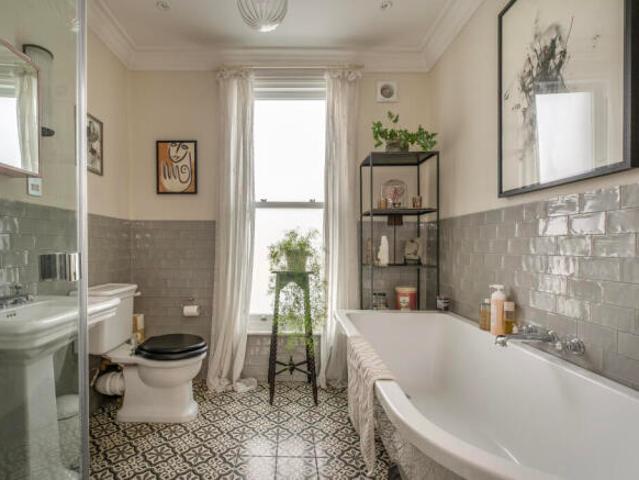 Cottage for sale in Cat Hill