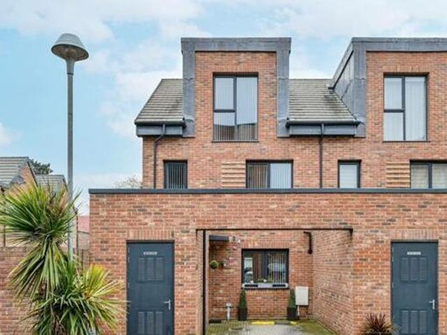 House for sale in Brentford End, Greater London