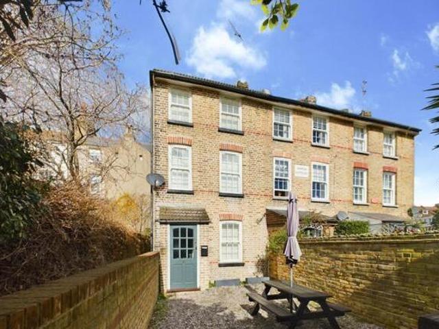 House for sale in Upton, Acol