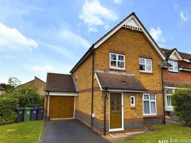 House for sale in Chessington