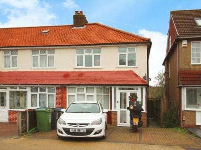 House for sale in Chessington