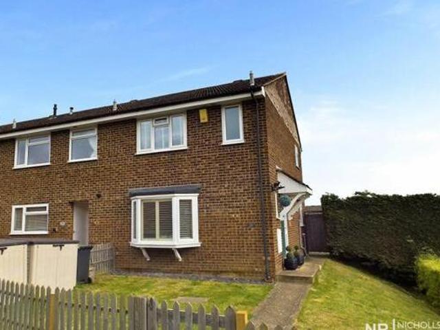 House for sale in Chessington