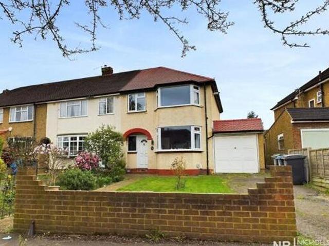 House for sale in Chessington