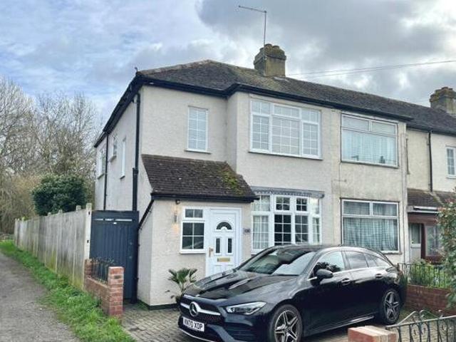 House for sale in Chessington