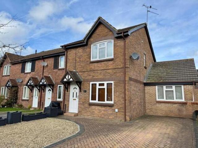 Cottage for sale in Swindon