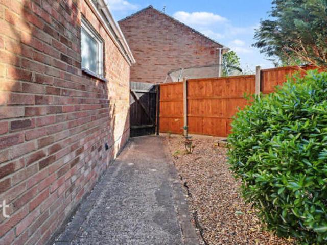Cottage for sale in Spring Park, Luton