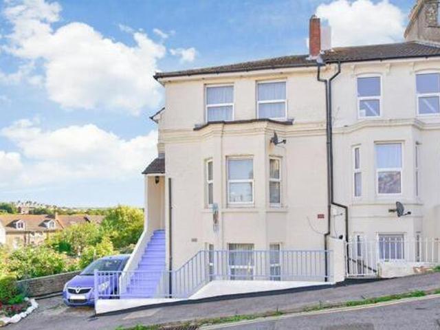 House for sale in River, Ash
