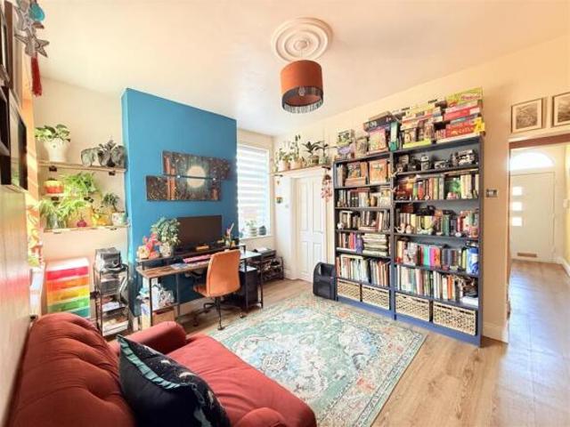 Cottage for sale in Guide Bridge, Greenheys