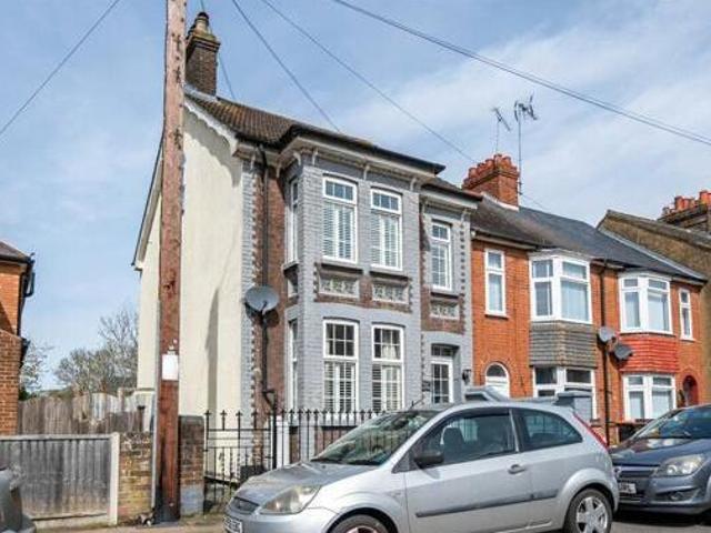 House for sale in Dunstable, Central Bedfordshire