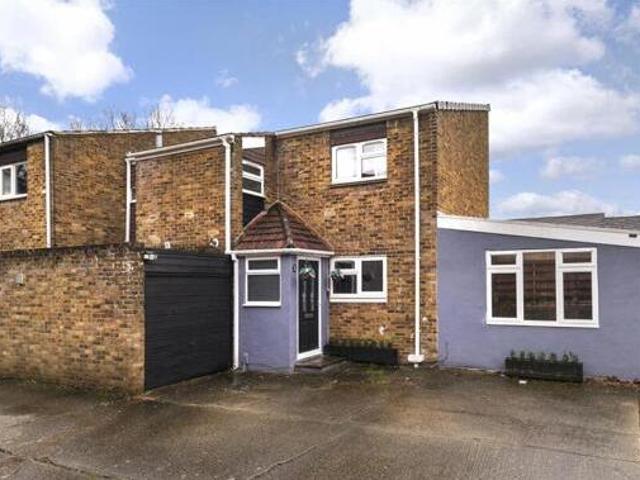 House for sale in The Butts, Kent
