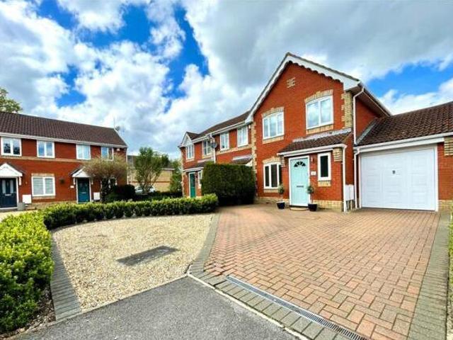 House for sale in South Farnborough, Rushmoor